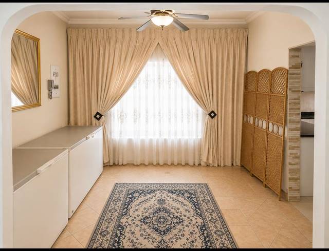 7 BEDROOM HOUSE FOR SALE IN HEUWELOORD
